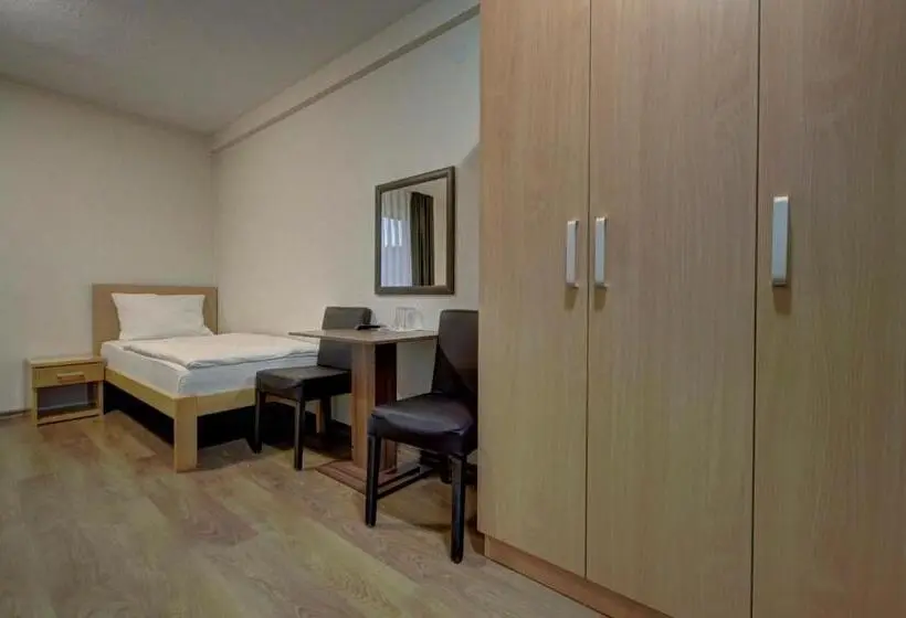 اتاق استاندارد سه نفره, Tihe Noci Motel