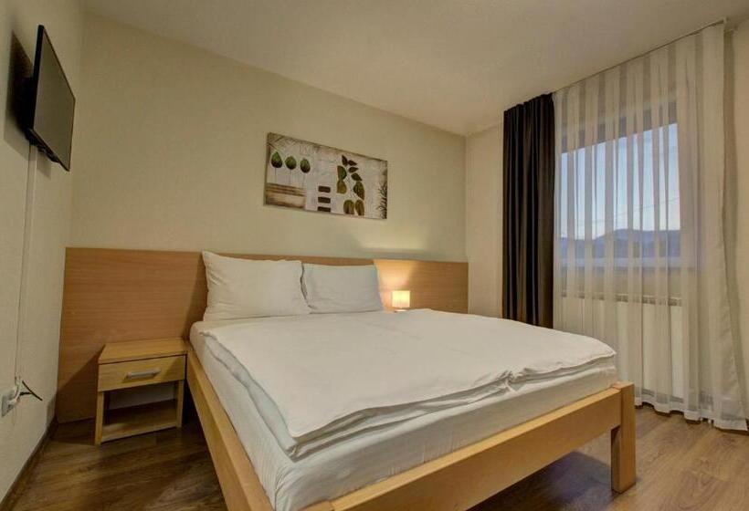 اتاق استاندارد سه نفره, Tihe Noci Motel