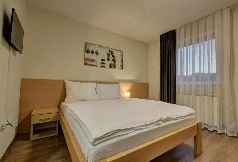 اتاق استاندارد سه نفره, Tihe Noci Motel