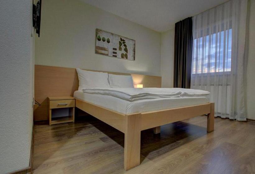 اتاق استاندارد سه نفره, Tihe Noci Motel