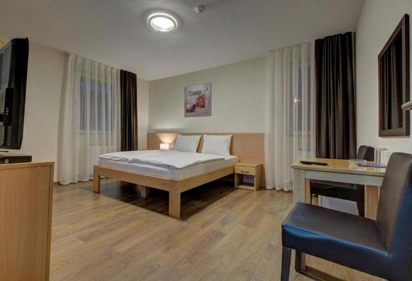 اتاق خانوادگی با سرویس بهداشتی مشترک, Tihe Noci Motel