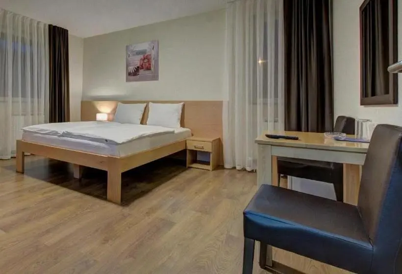 اتاق خانوادگی با سرویس بهداشتی مشترک, Tihe Noci Motel