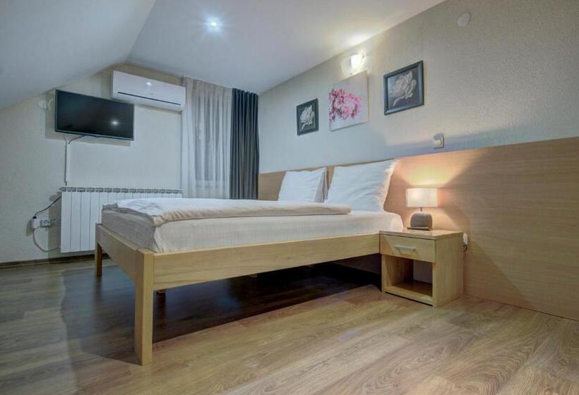 استودیوی استاندارد, Tihe Noci Motel