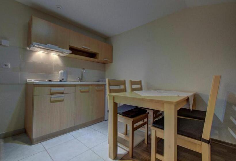 استودیوی استاندارد, Tihe Noci Motel