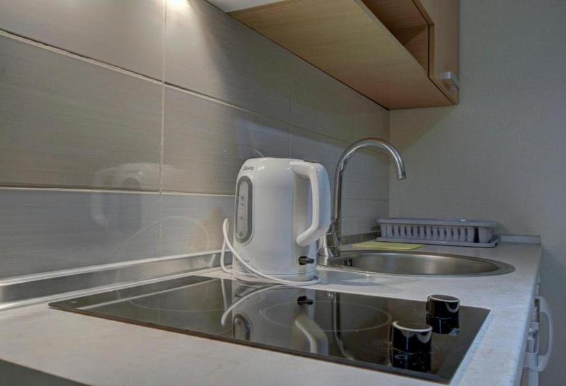 استودیوی استاندارد, Tihe Noci Motel