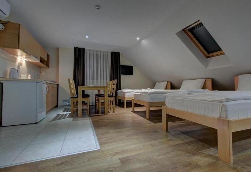 استودیوی استاندارد, Tihe Noci Motel