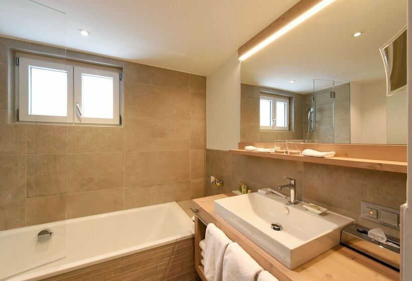 חדר משפחתי, Europe Hotel & Spa