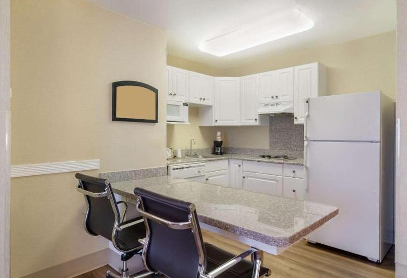 جناح, Mainstay Suites Airport