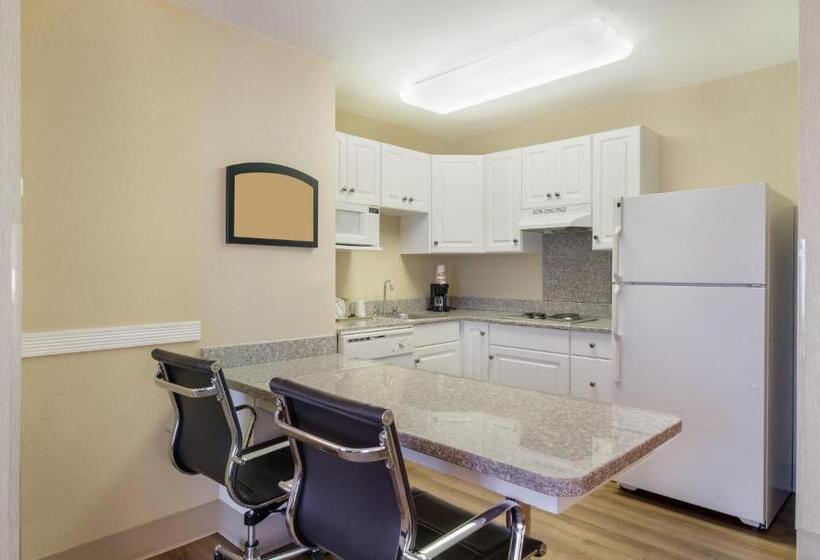 جناح, Mainstay Suites Airport