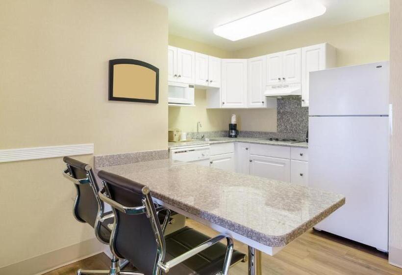 جناح لذوى الاحتياجات الخاصة, Mainstay Suites Airport