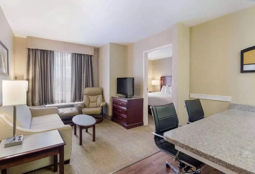 سوئیت برای معلولان, Mainstay Suites Airport