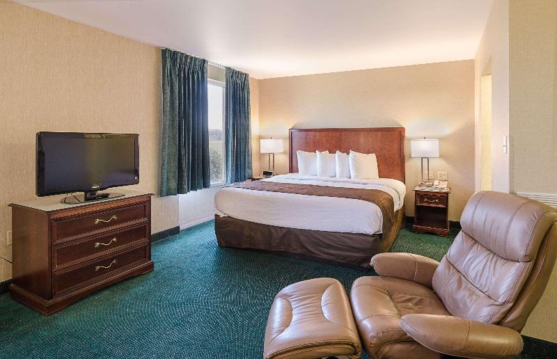 جناح سرير كينج, Mainstay Suites Airport