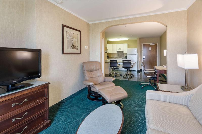 جناح, Mainstay Suites Airport