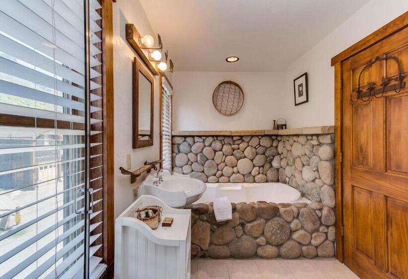 חדר סטנדרט עם מיטת קינג, Minturn Inn