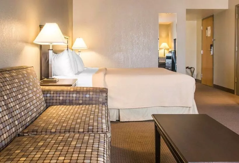 スイート, Quality Inn & Suites Next To The Casino