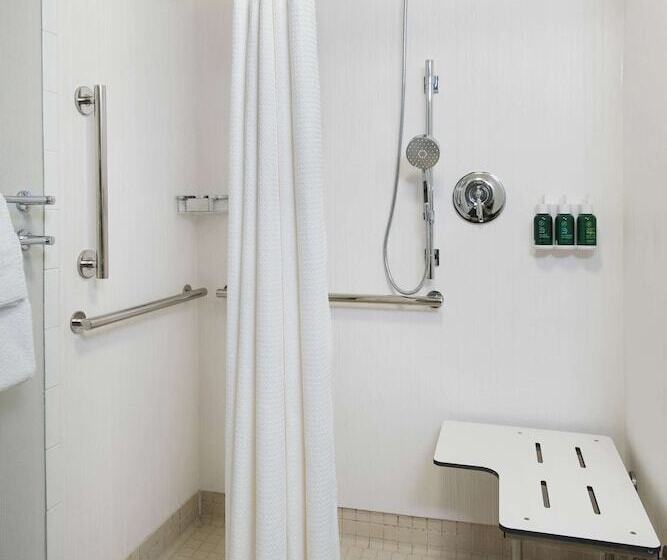 장애인을 위한 스위트, Sonesta Es Suites Charleston