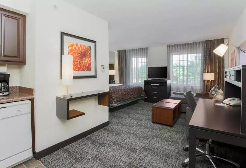 キングサイドベッドのスタンダードワンルーム, Staybridge Suites Philadelphia/mount Laurel, An Ihg