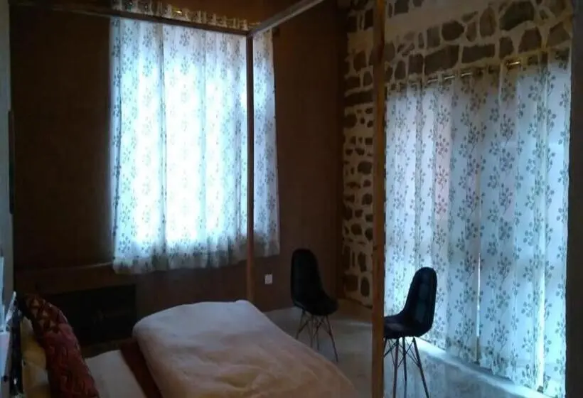 リバービュースイート, Offbeat Abodes  Tirthan Valley