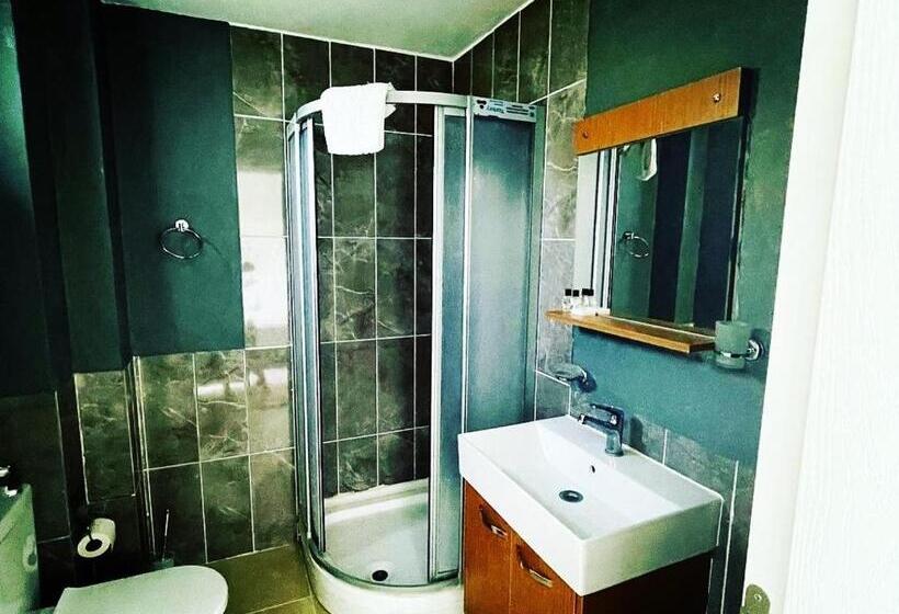 Трехместный Номер Стандарт с Балконом, Adasu Otel