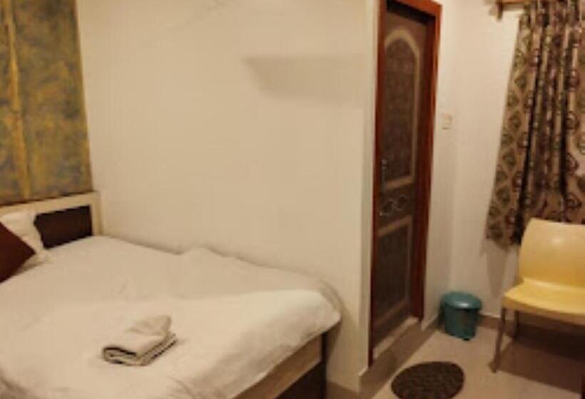 キングサイズベッドのスタンダードルーム, Gitanjali Malda