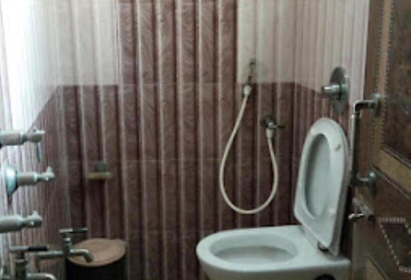 デラックスルーム, Gitanjali Malda