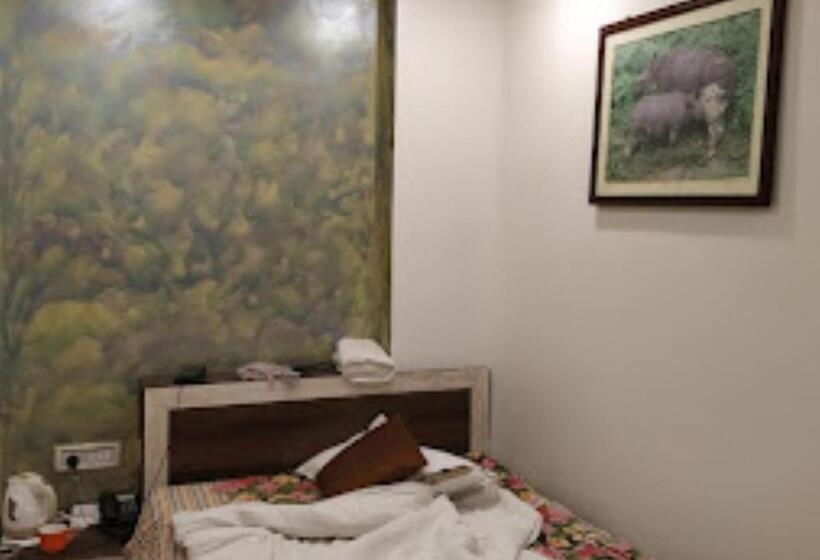 キングサイズベッドのスタンダードルーム, Gitanjali Malda