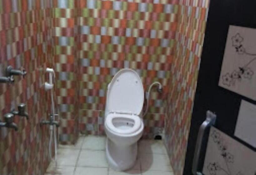 キングサイズベッドのスタンダードルーム, Gitanjali Malda