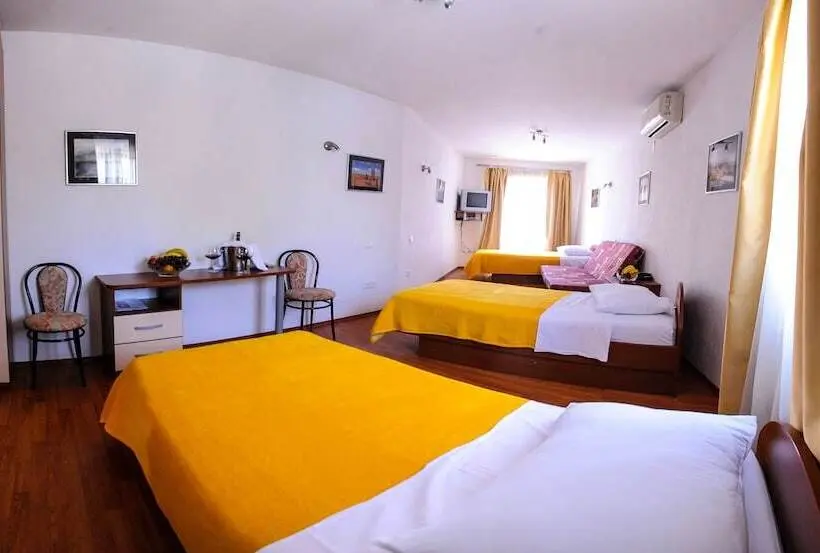3 Bett Komfort Zimmer, Prvan