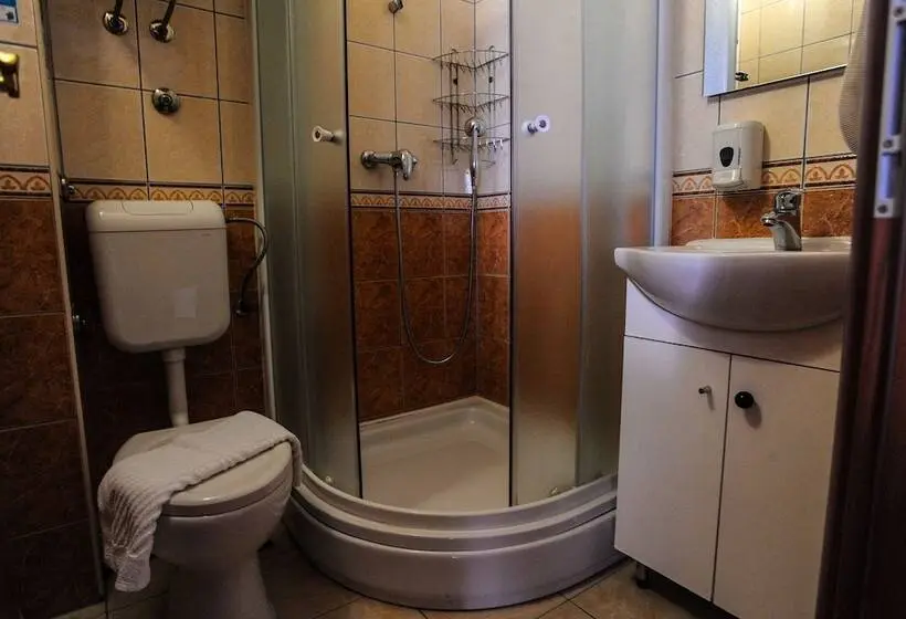 3 Bett Komfort Zimmer, Prvan