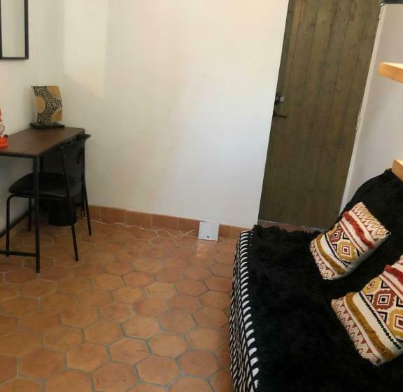 家庭间, La Bastide Maë