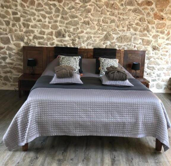 家庭间, La Bastide Maë