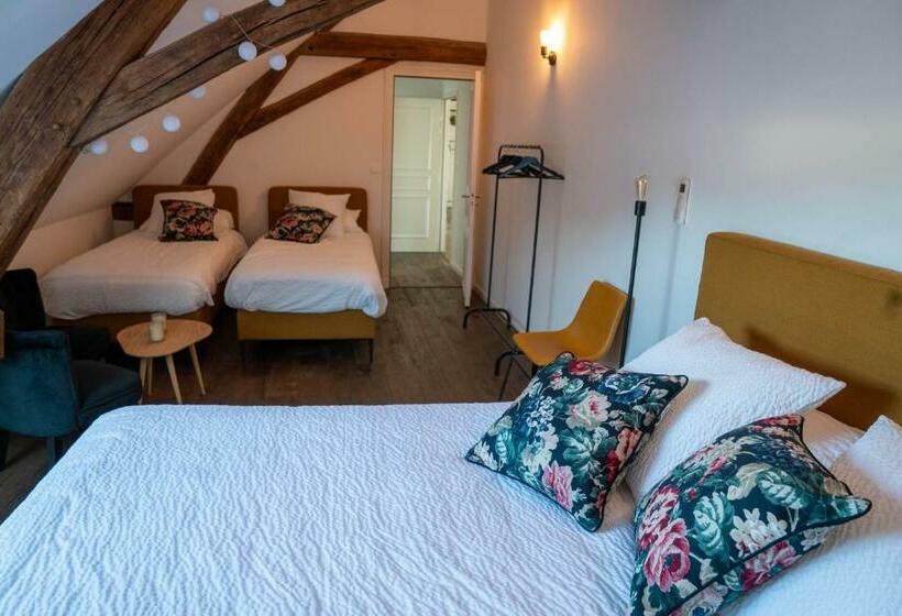 חדר משפחתי, La Maison De Souhey