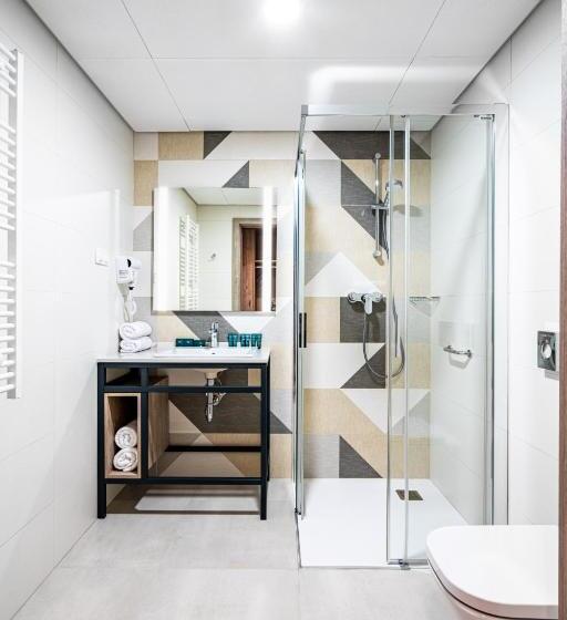 スーペリアールーム, Sezony. Restauracja I