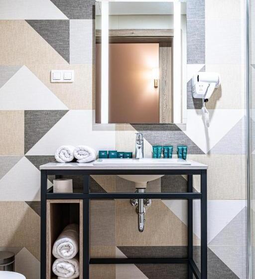 キングサイズベッドのスタンダードルーム, Sezony. Restauracja I