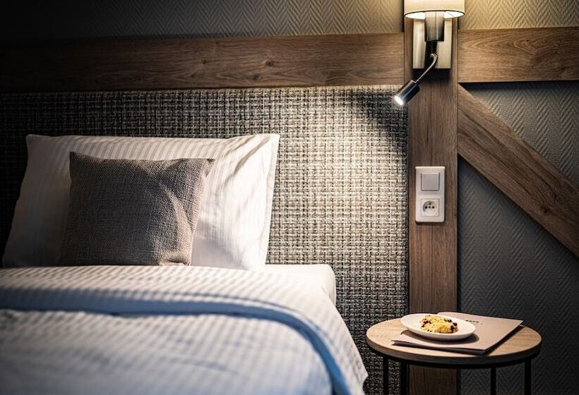 スタンダードシングルルーム, Sezony. Restauracja I