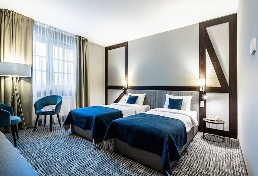 חדר סטנדרט, Sezony. Restauracja I