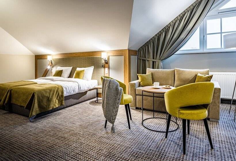 חדר סופריור, Sezony. Restauracja I