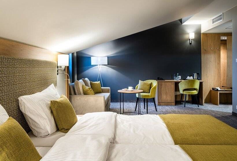 スーペリアールーム, Sezony. Restauracja I