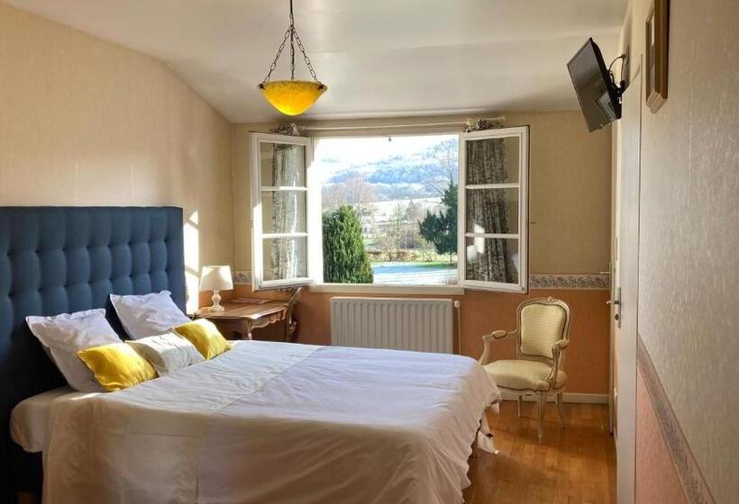 غرفة قياسية مطلّة علي الحديقة, Chez Pierre