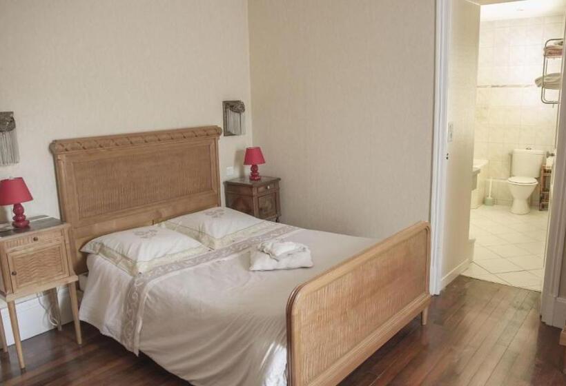 غرفة قياسية ثلاثية, Chez Pierre