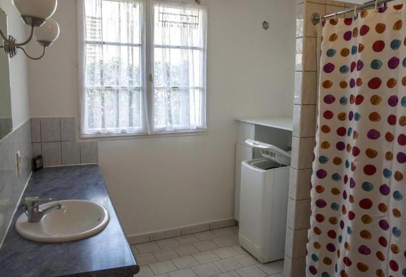 דירת חדר בקומת קרקע, Chez Pierre