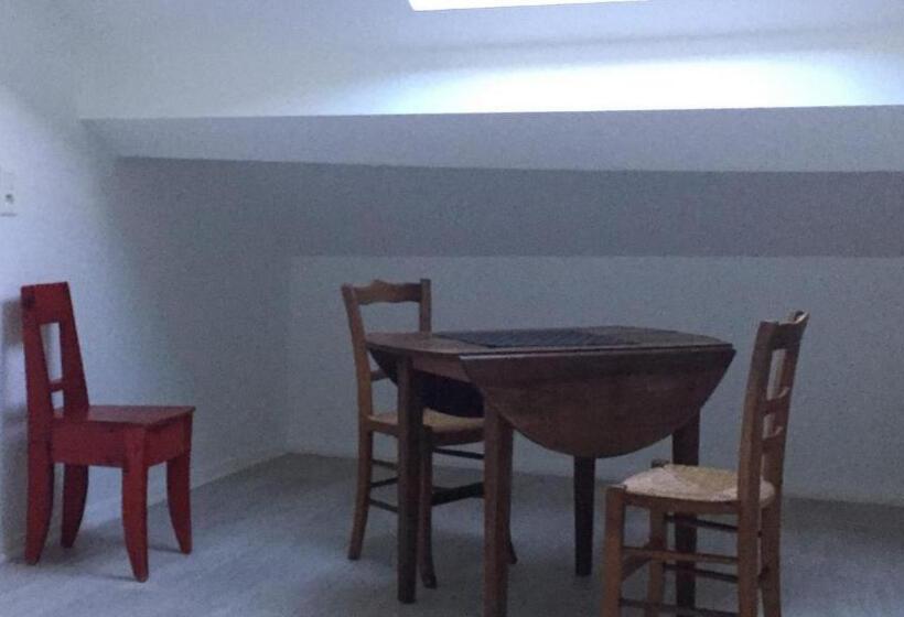 חדר סטודיו סטנדרד, Chez Pierre