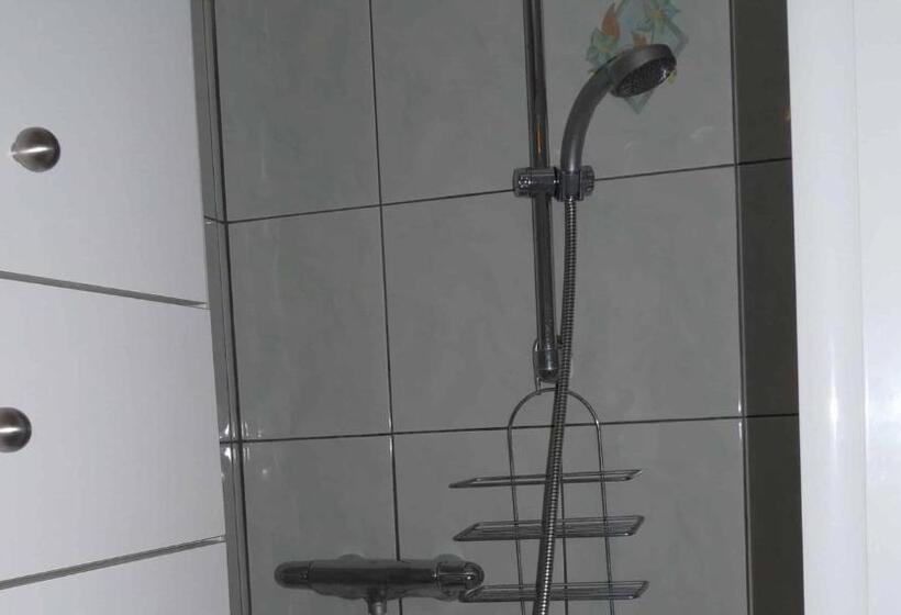 דירת חדר נוף לגינה, Chez Pierre