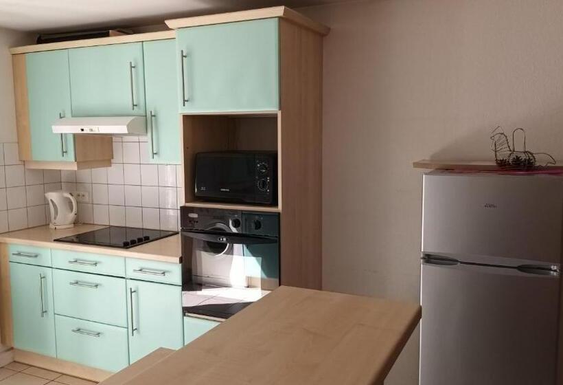 Апартаменты 1 Спальня Вид на Сад, Chez Pierre