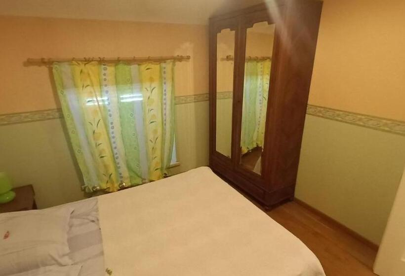 דירת חדר, Chez Pierre