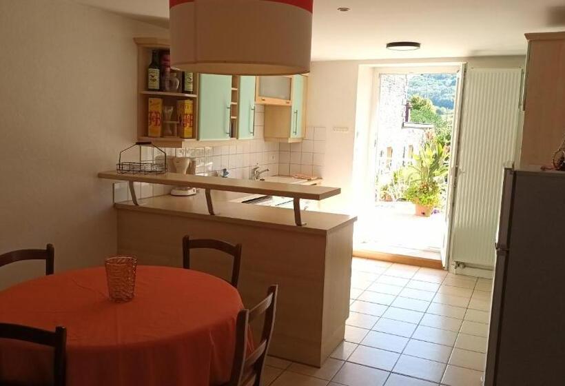 דירת חדר נוף לגינה, Chez Pierre