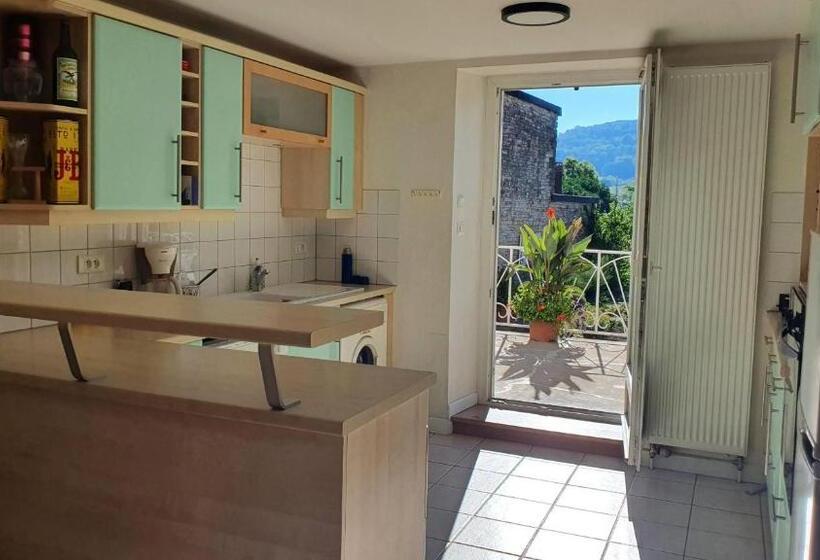 דירת חדר נוף לגינה, Chez Pierre