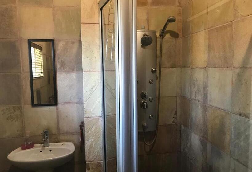 חדר סטנדרט לארבעה, Simoni Guest House