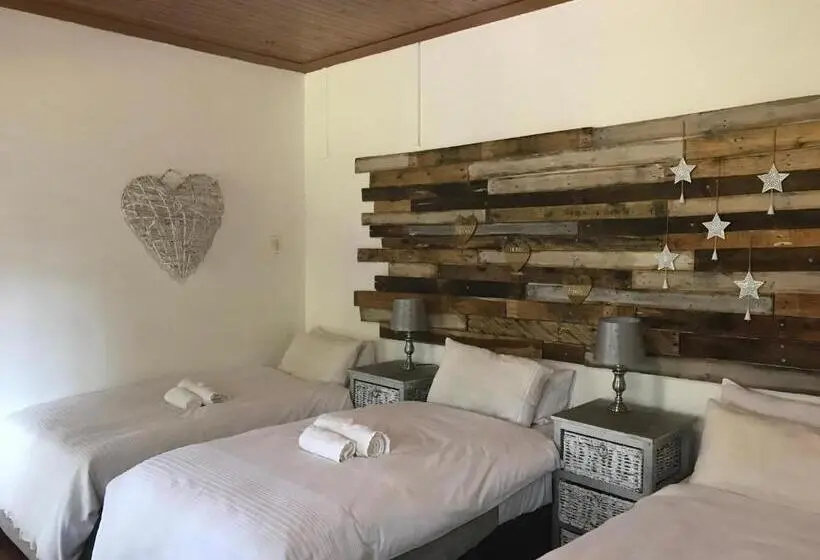 スタンダードトリプルルーム, Simoni Guest House