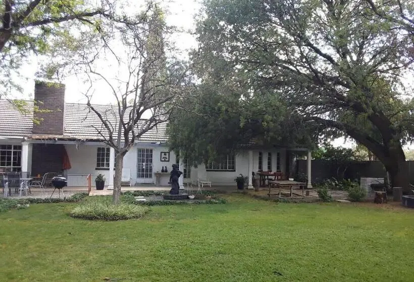 スタンダードトリプルルーム, Simoni Guest House